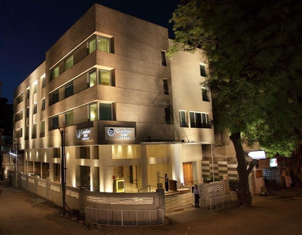 Comfort Inn Legacy Rajkot Eksteriør billede
