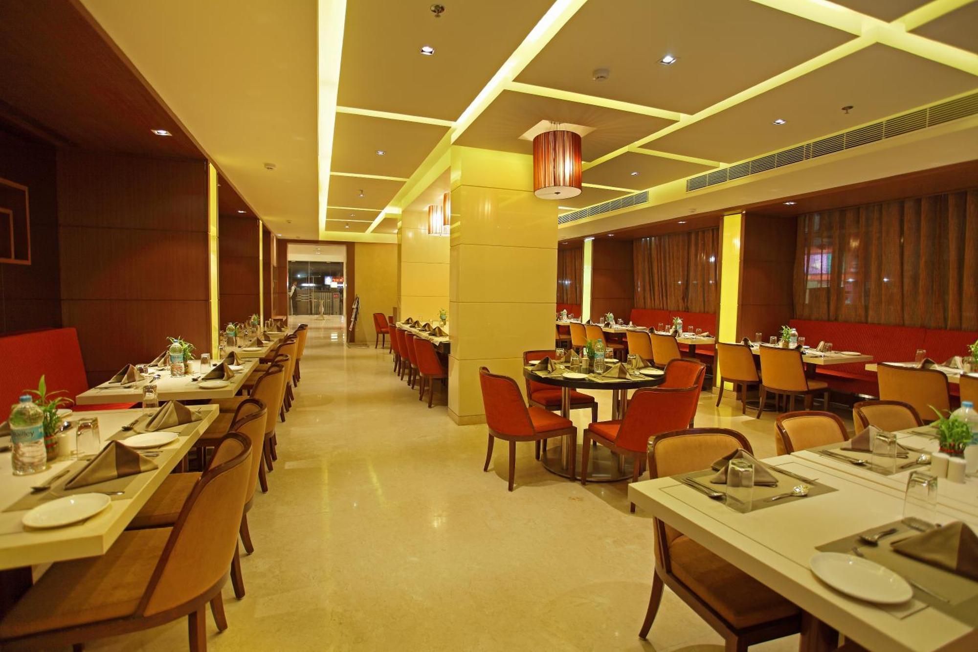 Comfort Inn Legacy Rajkot Eksteriør billede
