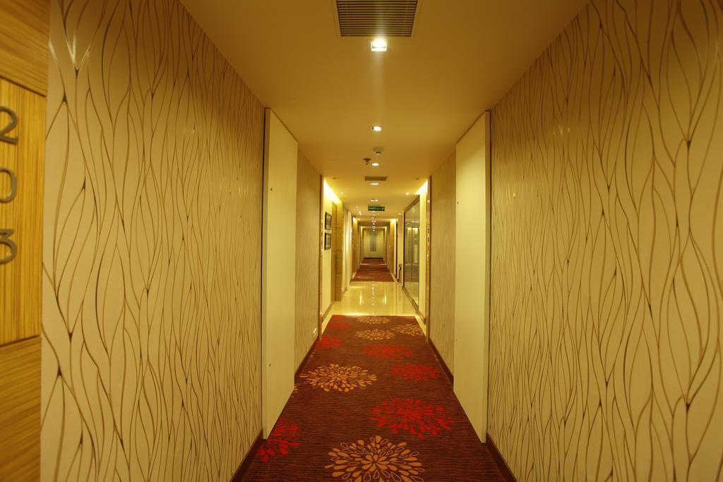 Comfort Inn Legacy Rajkot Eksteriør billede