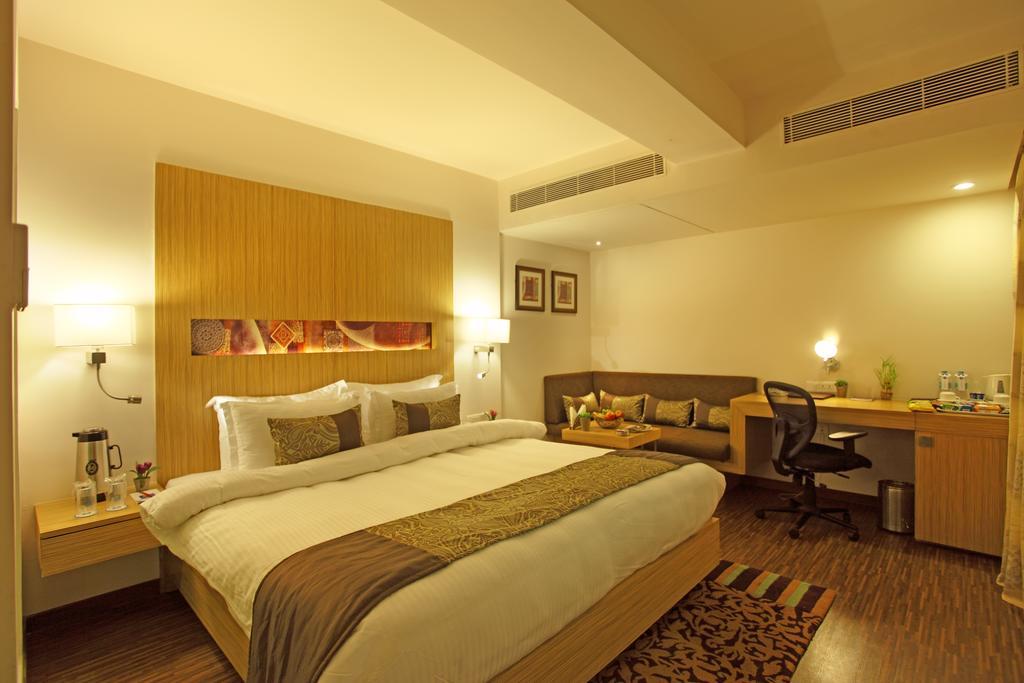 Comfort Inn Legacy Rajkot Eksteriør billede
