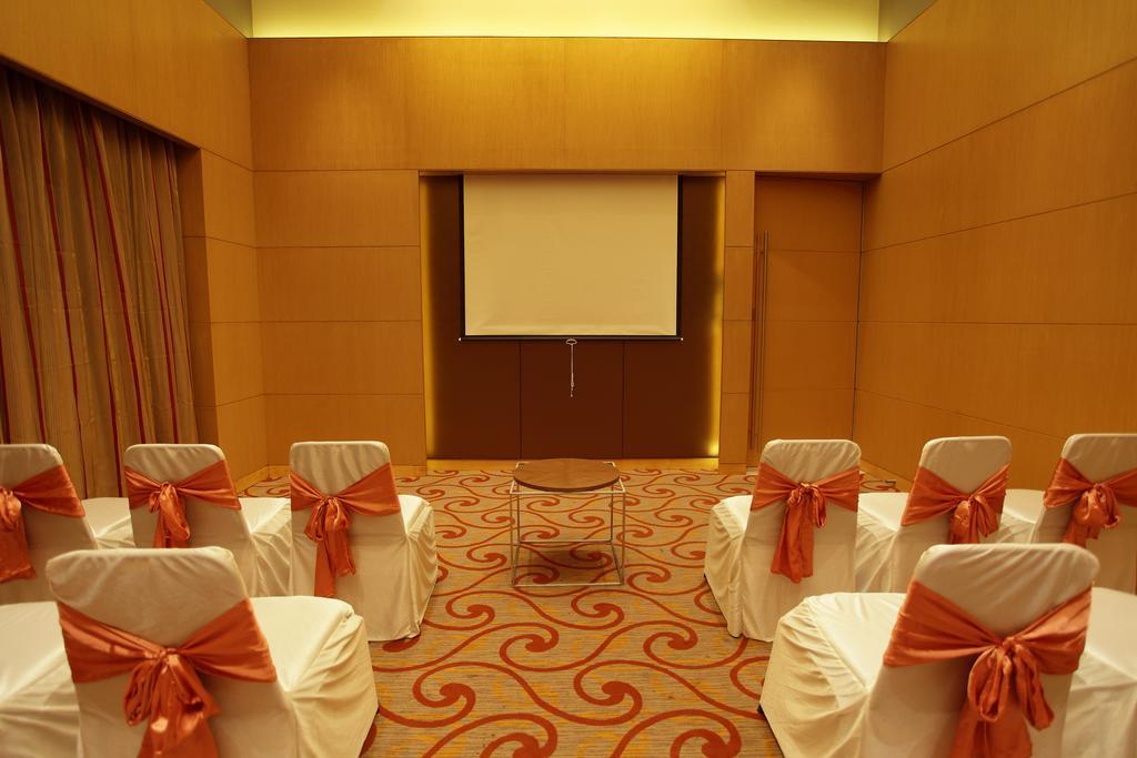 Comfort Inn Legacy Rajkot Eksteriør billede