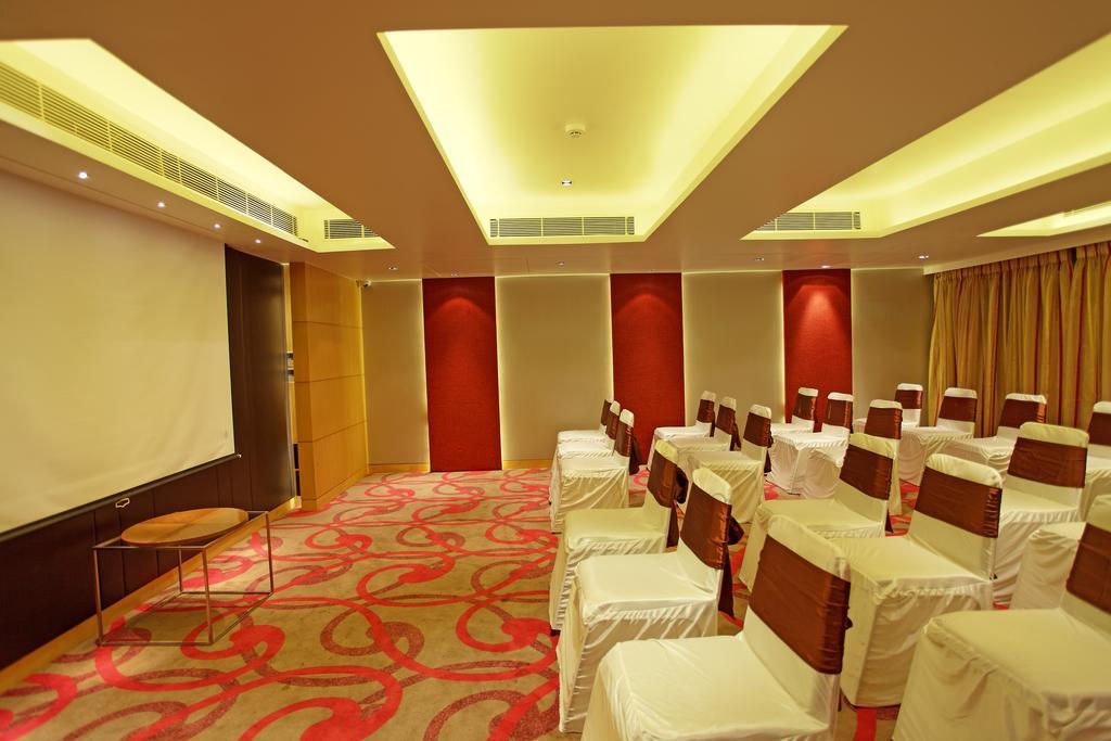 Comfort Inn Legacy Rajkot Eksteriør billede