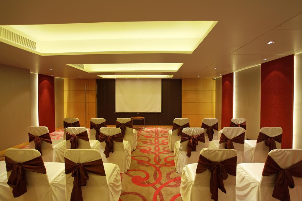 Comfort Inn Legacy Rajkot Eksteriør billede