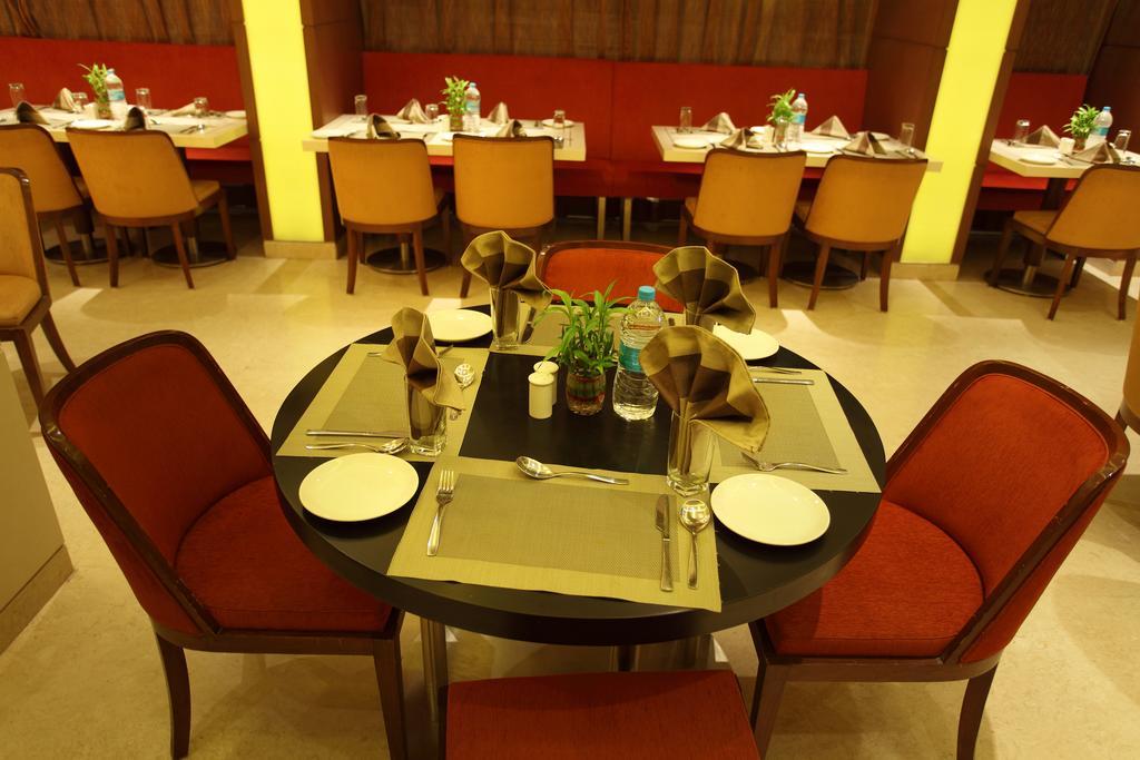 Comfort Inn Legacy Rajkot Eksteriør billede