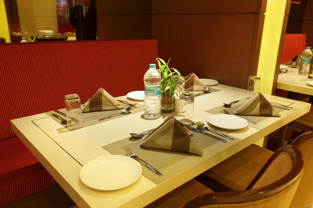 Comfort Inn Legacy Rajkot Eksteriør billede