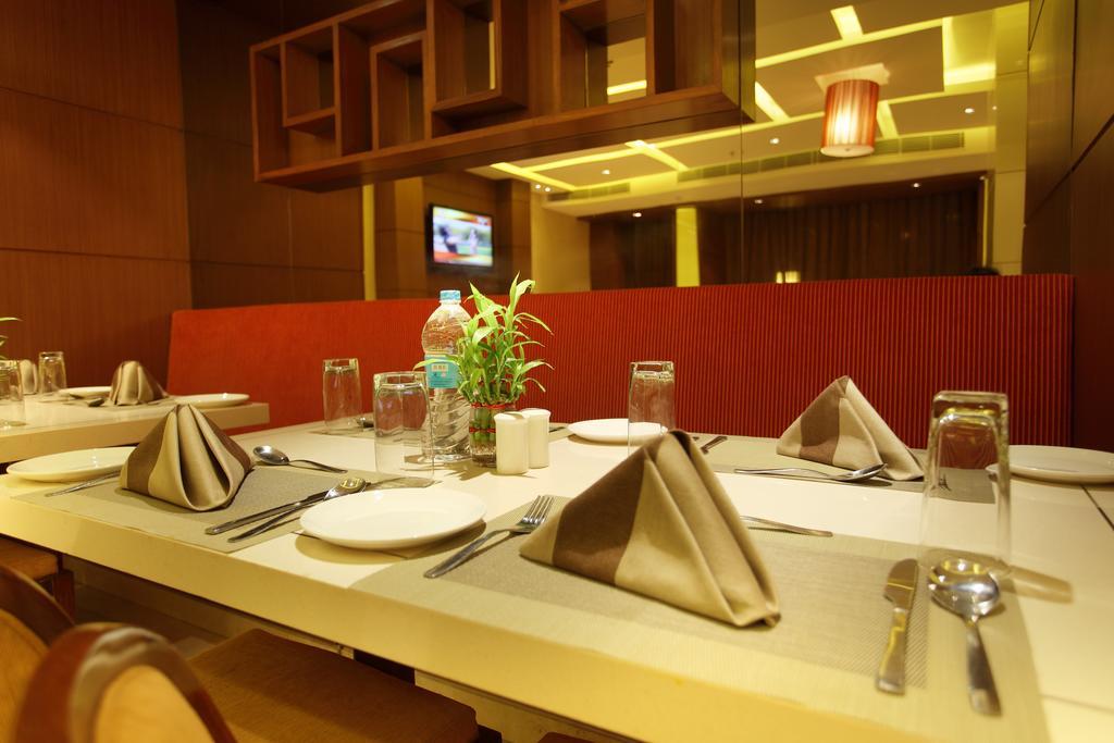 Comfort Inn Legacy Rajkot Eksteriør billede