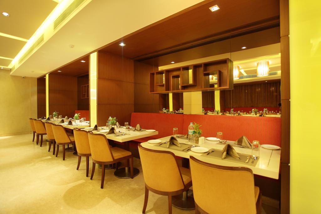 Comfort Inn Legacy Rajkot Eksteriør billede