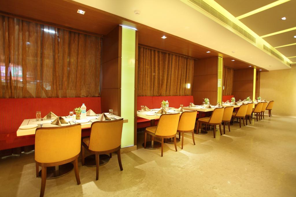 Comfort Inn Legacy Rajkot Eksteriør billede