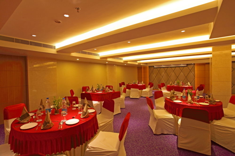 Comfort Inn Legacy Rajkot Eksteriør billede
